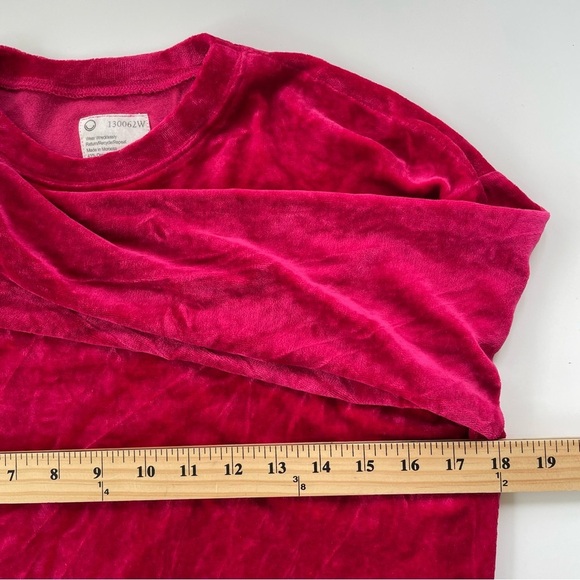 For Days Women's Cranberry Red Fuscia Velvet Velour Crewneck Sweatshirt Size XS - Picture 5 of 6